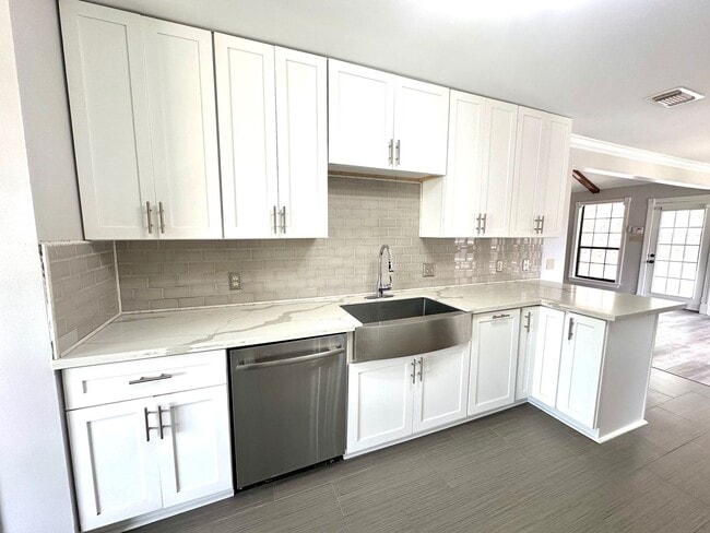 Building Photo - 8147 John Newcombe Ave