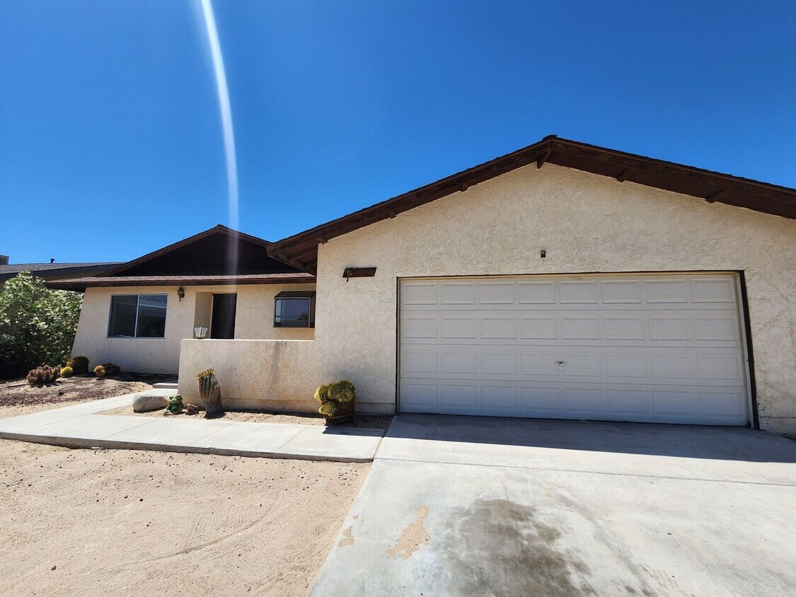 Foto principal - Newly Remodeled 3 Bedroom 2 Bath Home in C...