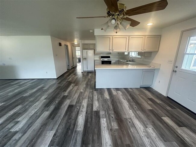 Foto del edificio - 209 E 3rd St