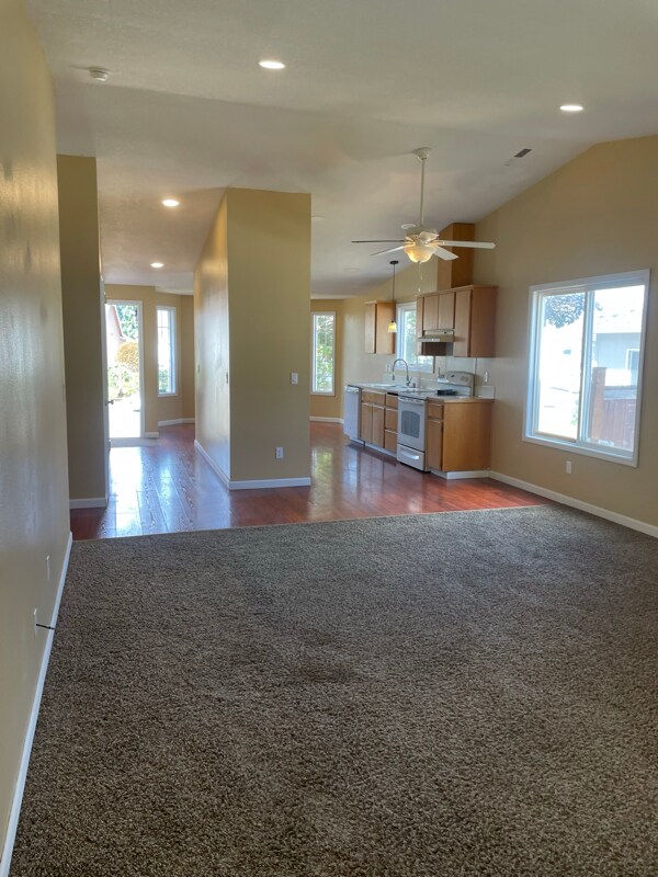 Foto del edificio - 15619 NE Hickory St