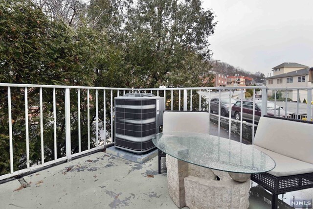 Foto del edificio - 622 Fairview Ave