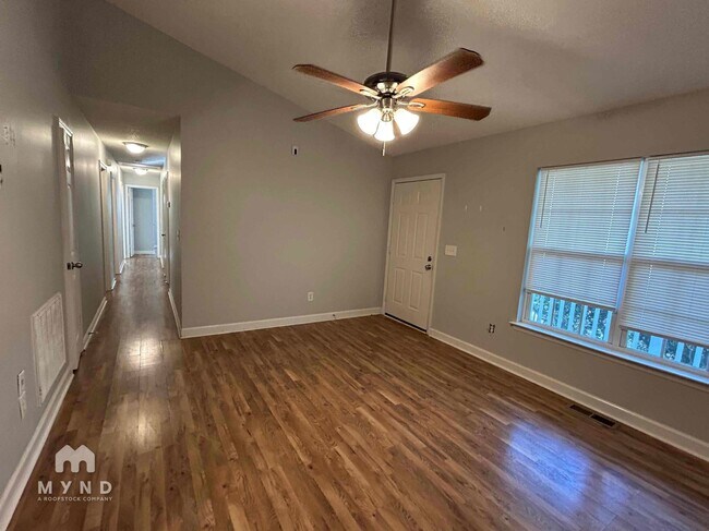 Foto del edificio - 366 Lockwood Dr