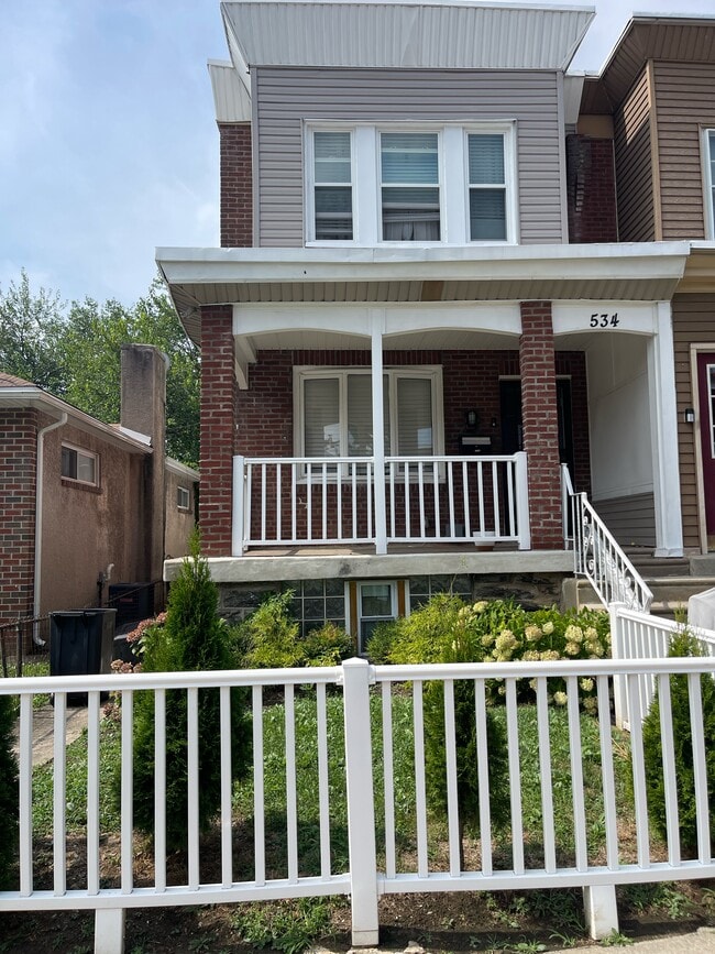 Building Photo - 534 Benner St