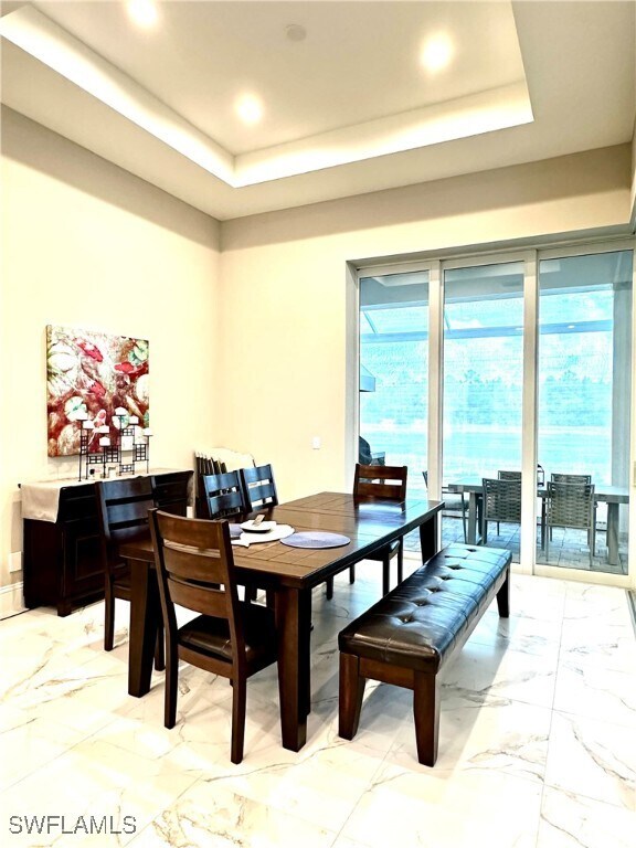Foto del edificio - 14330 Laguna Spgs Ln