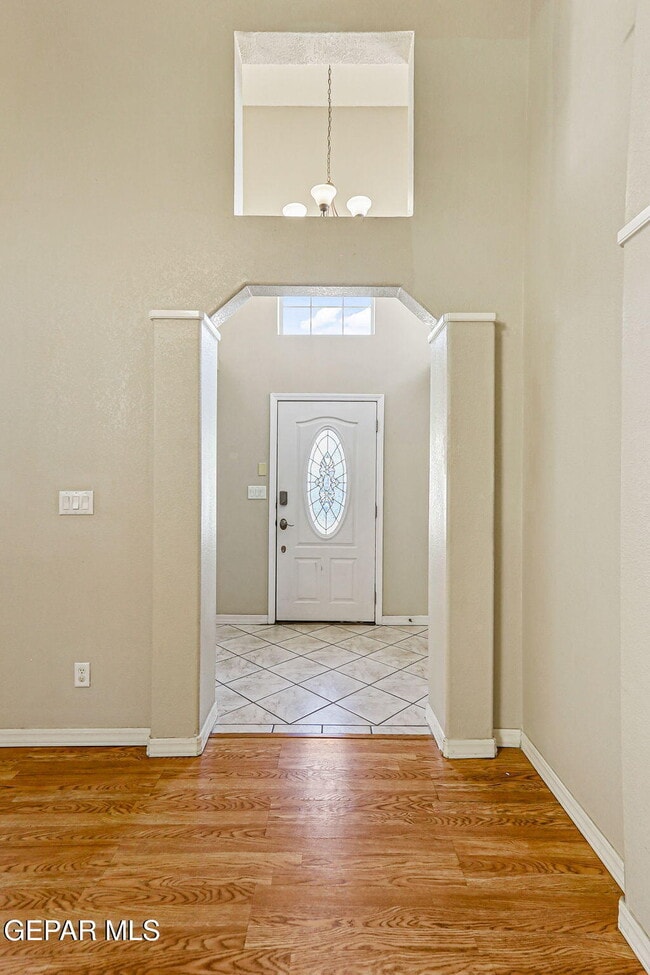 Building Photo - 951 Via Descanso Dr