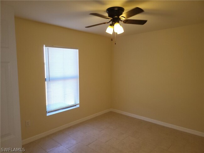 Foto del edificio - 709 Tropicana Pkwy W