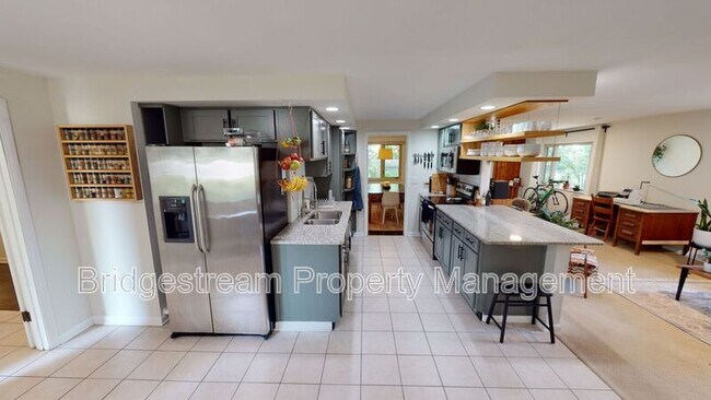 Building Photo - 2125 Belloak Dr
