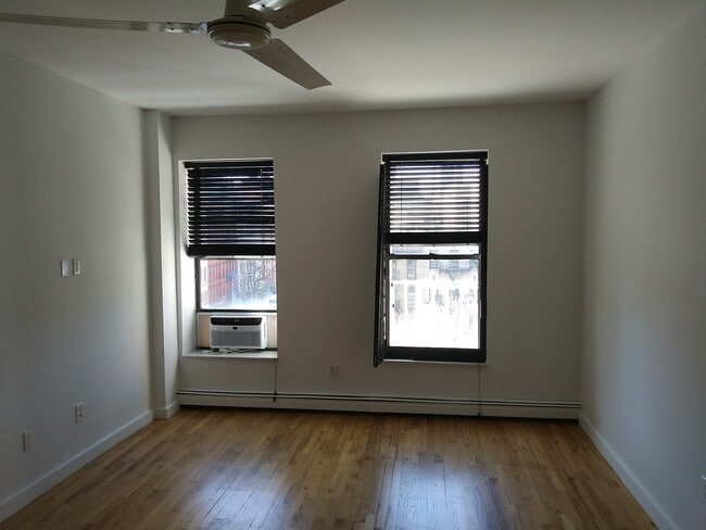 L/R - 219 E 2nd St