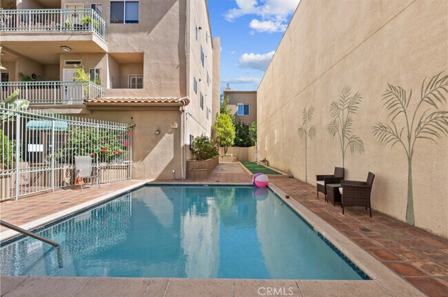 Foto del edificio - 10626 Valley Spring Ln