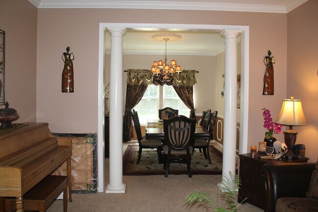 Foto del edificio - Spacious 4BR House in Webster