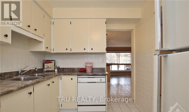 Building Photo - 302 Craig Henry Dr