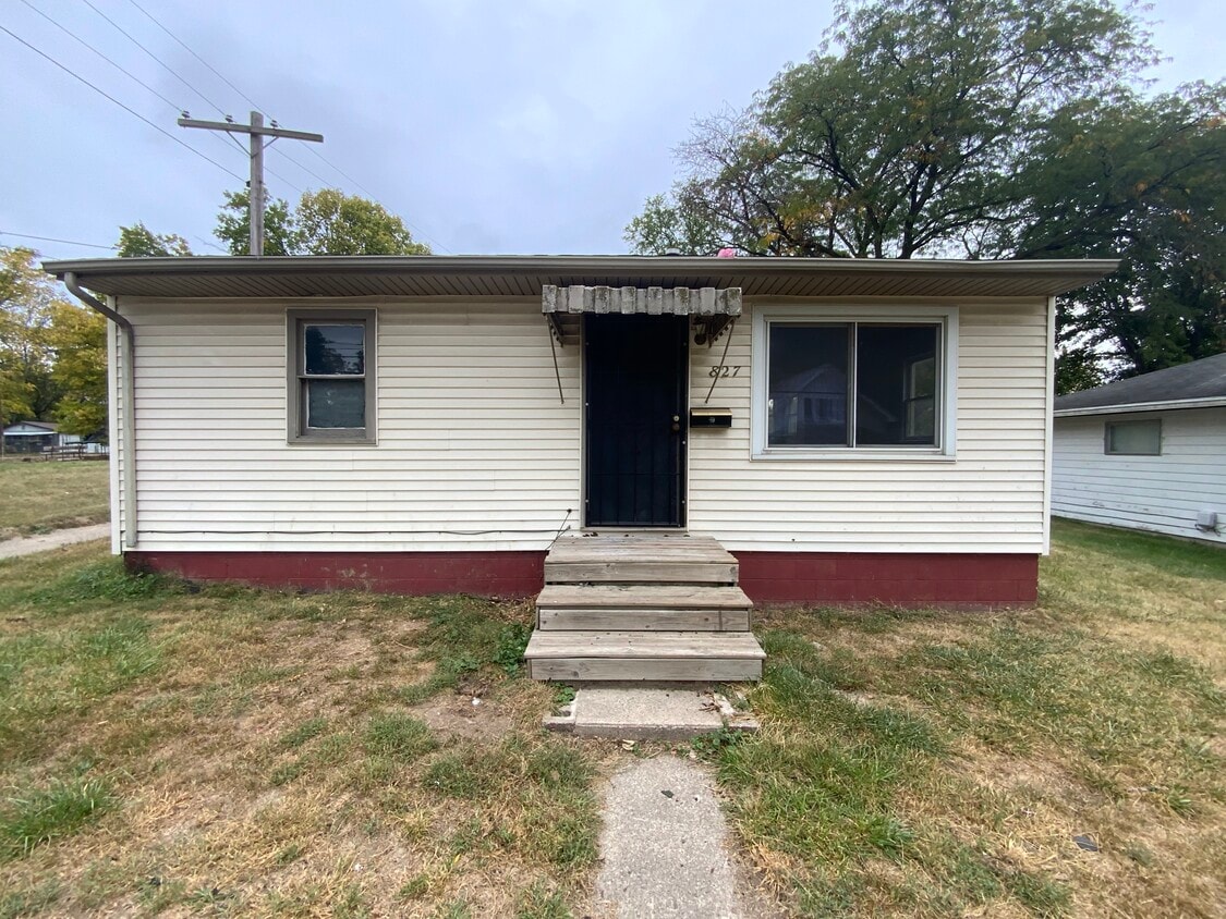 Primary Photo - 827 Johnson St