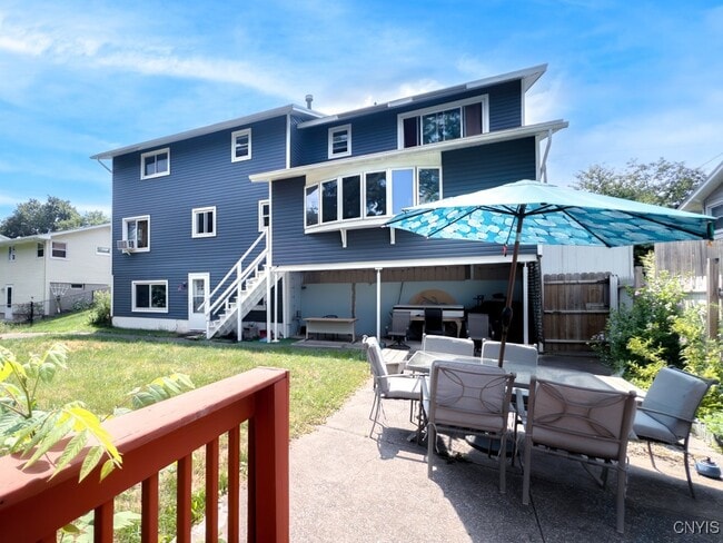 Foto del edificio - 7189 Coventry Rd N