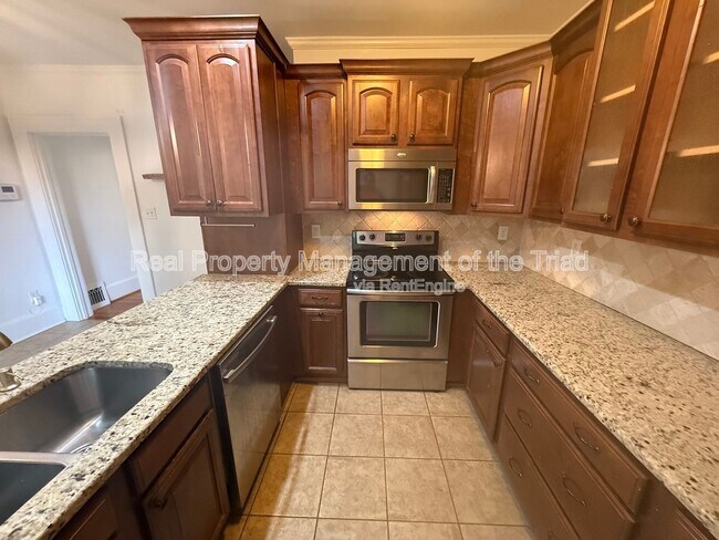 Building Photo - 513 S Hawthorne Rd