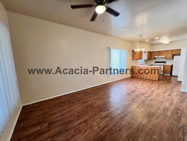 Foto del edificio - **Gated!!**Two Bedroom Townhome**MOVE -IN ...