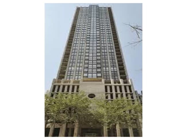 Building Photo - 1122 N Clark St