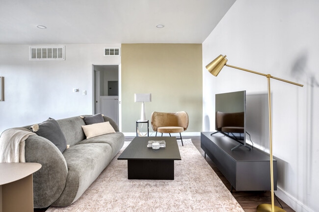 Building Photo - 1865 N Fuller Ave