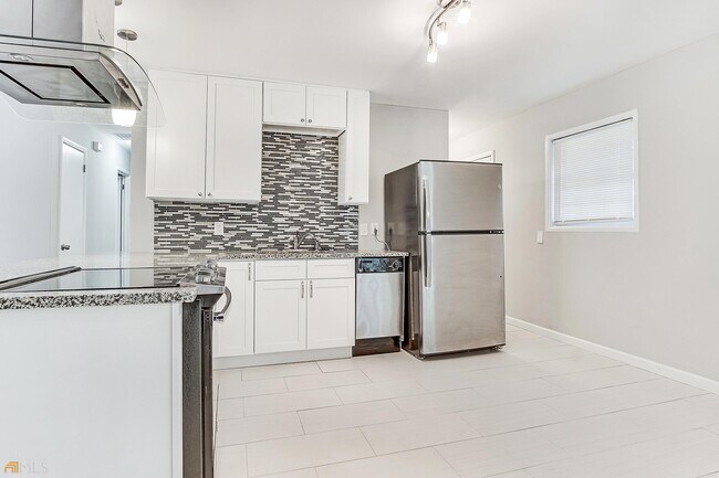 Building Photo - 2830 Battle Forrest Dr