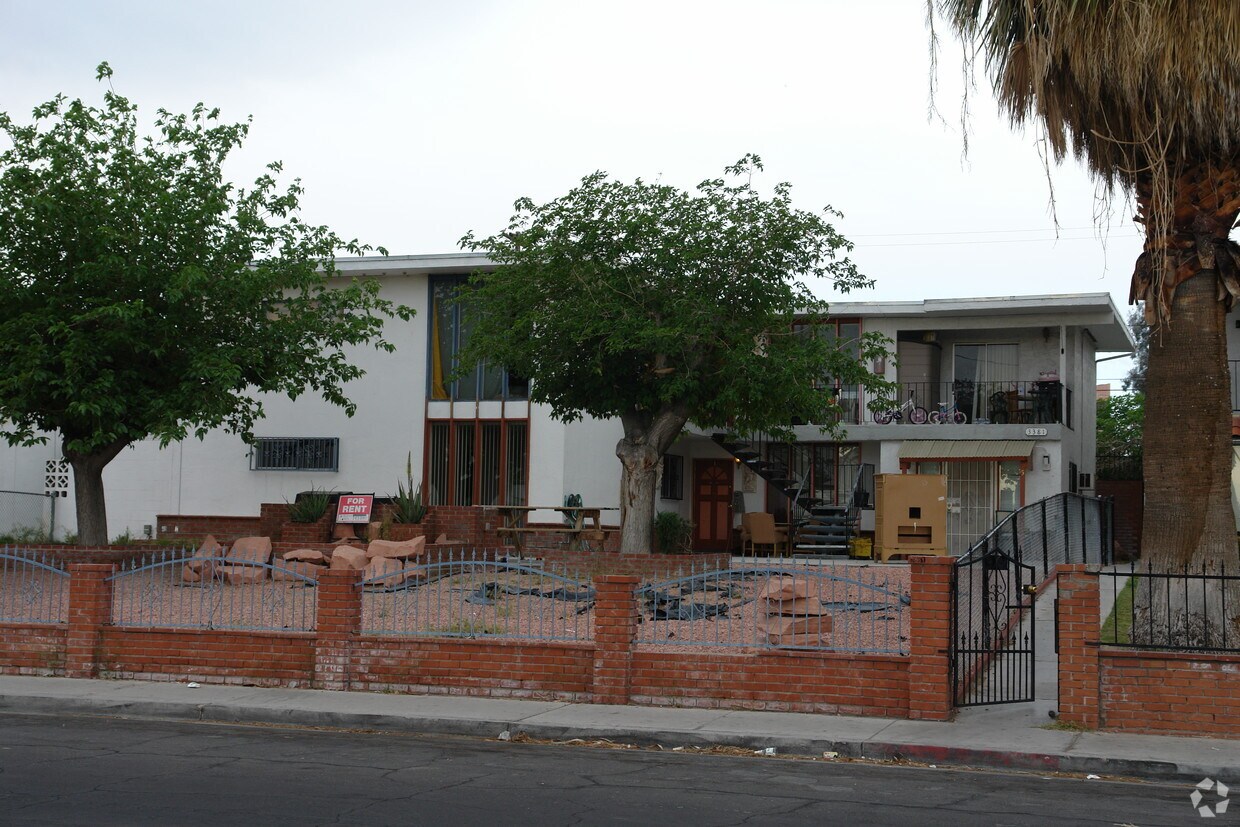 Foto principal - 3381 Rome St