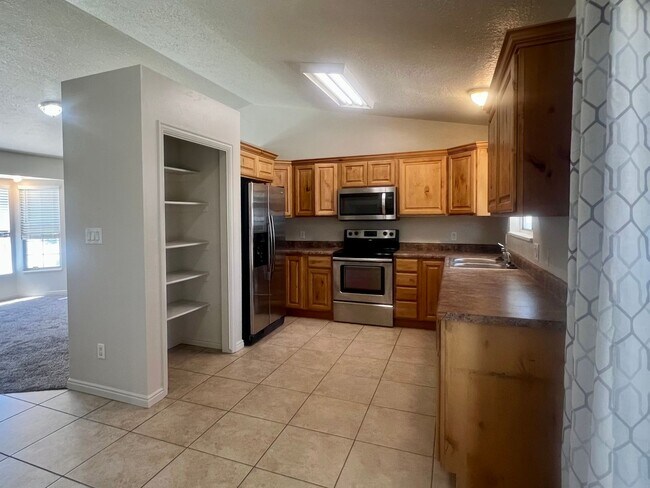 Foto del edificio - Lovely 4-Bedroom House in Lehi