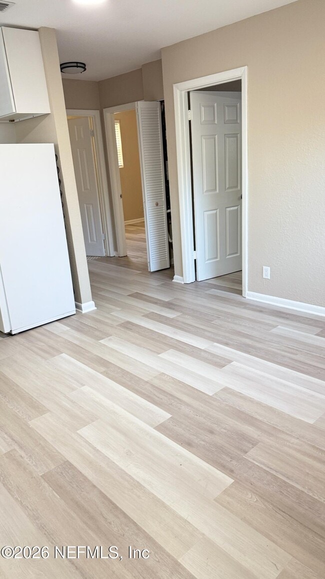 Foto del edificio - 696 Kestner Rd