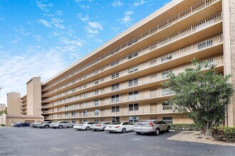 Building Photo - 4550 NW 18th Ave