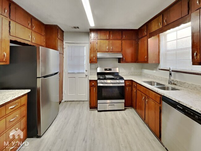 Foto del edificio - 2870 Woodhollow Ln