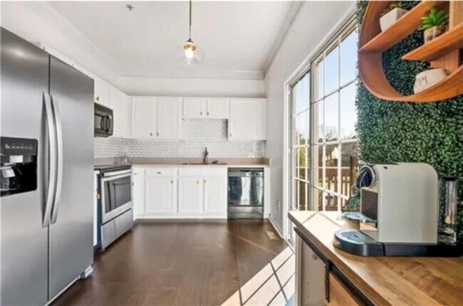 Foto del edificio - 615 Market Pl Ln