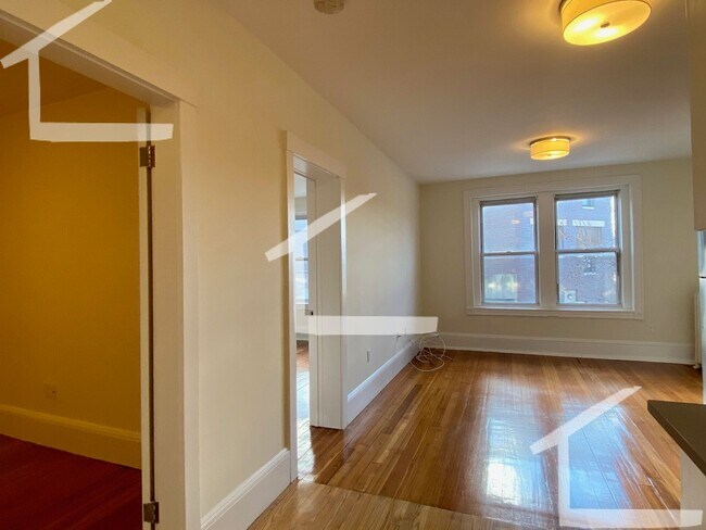 Building Photo - Pets friendly, Heat, Hot Water Included, L...