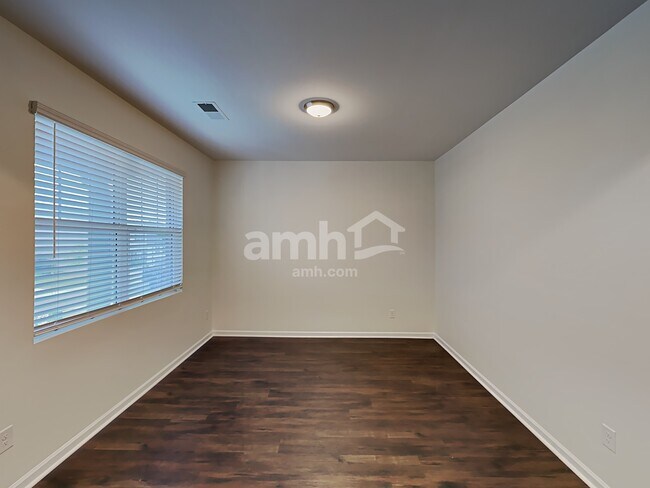 Foto del edificio - 76 Springer Pkwy