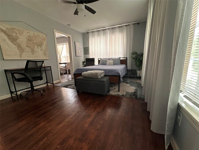 Foto del edificio - 4302 Polk St