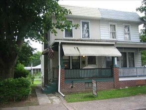 Building Photo - 496 Eshelman St