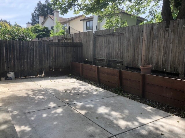 Foto del edificio - 80 Francis Cir