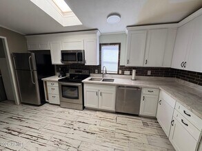 Building Photo - 1007 W Saddle Ln