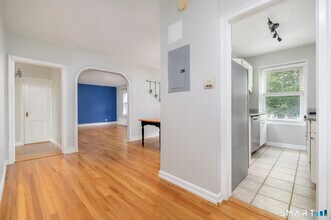 Building Photo - 136 Woodside Green