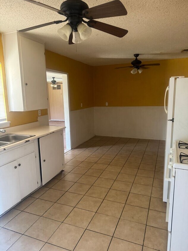 Foto principal - 2 Bedrooms, 1 Bathroom