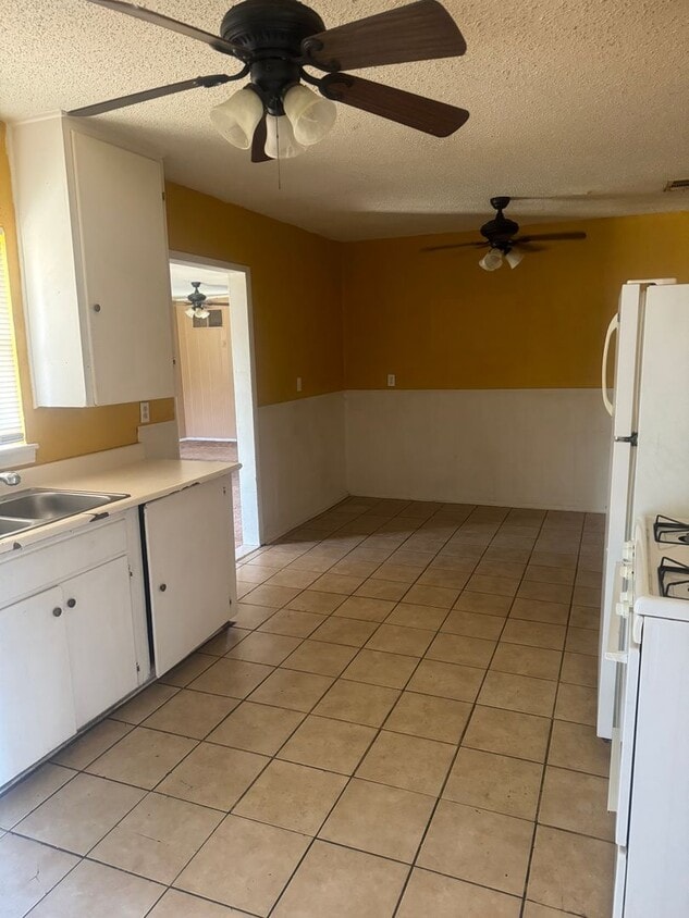 Primary Photo - 2 Bedrooms, 1 Bathroom