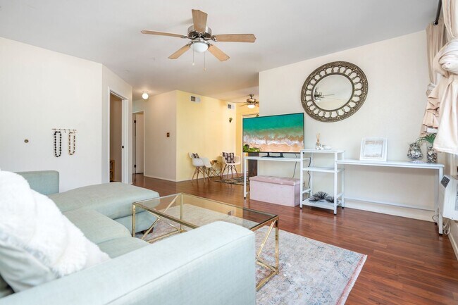 Building Photo - 3 bed- $3500 - Available now!! Furnished.