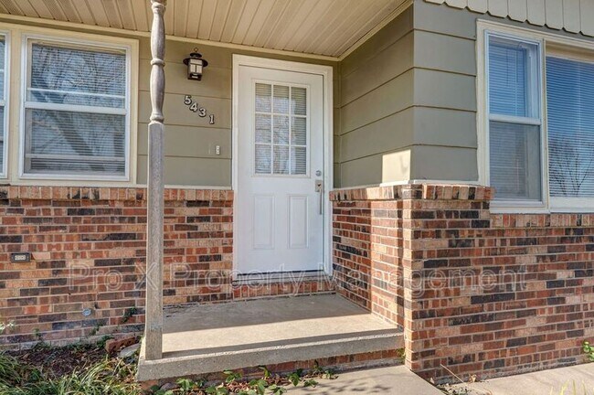 Foto del edificio - 5431 N Lakewood Dr