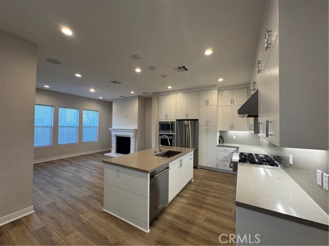 Building Photo - 211 Pin Ln