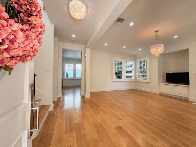 Foto del edificio - Updated Home Available in Downtown Palo Alto available first week of September!