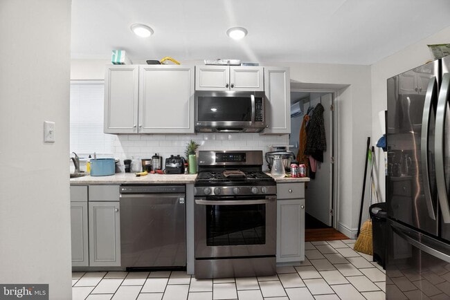 Building Photo - 1217 E Berks St