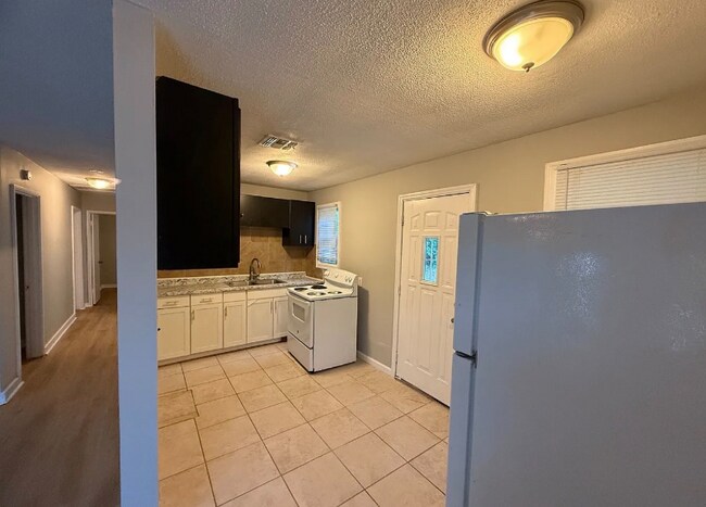 Foto del edificio - 3521 Dundale Rd