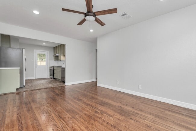 Building Photo - 1709 S Park