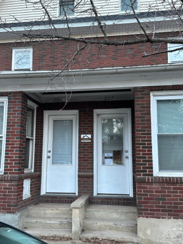 Primary Photo - 207 E 4th St