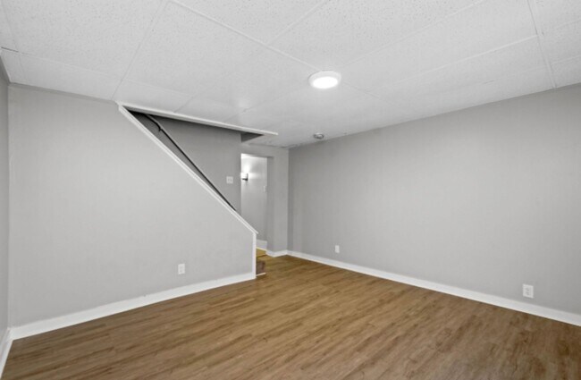 Foto del edificio - 2701-2703 Oakley Way (Full Service)