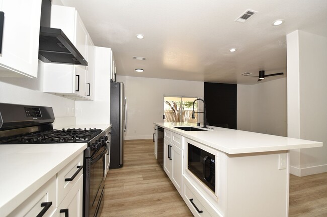 Building Photo - STUNNING 4 BEDROOM HOUSE WITH 3 CAR GARAGE...