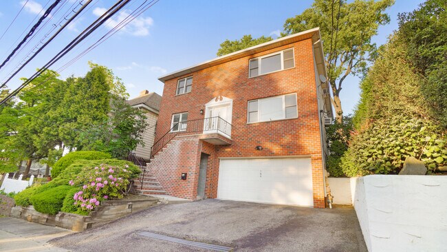 Foto del edificio - 164 Rossiter Ave