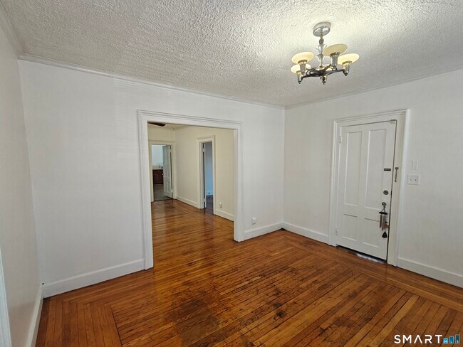 Foto del edificio - 98 Gilbert Ave