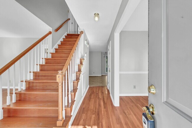 Foto del edificio - Spacious 3 Bedroom and 2.5 Bathroom